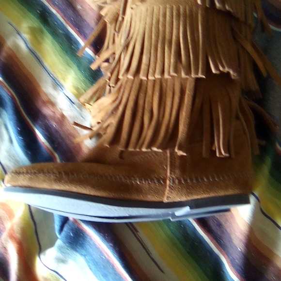 Minnetonka Brown Fringed Boot Moccasin NWOT - Picture 5 of 7